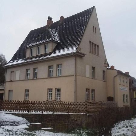 Ferienwohnung Wettin Am Petersbrunnen Экстерьер фото