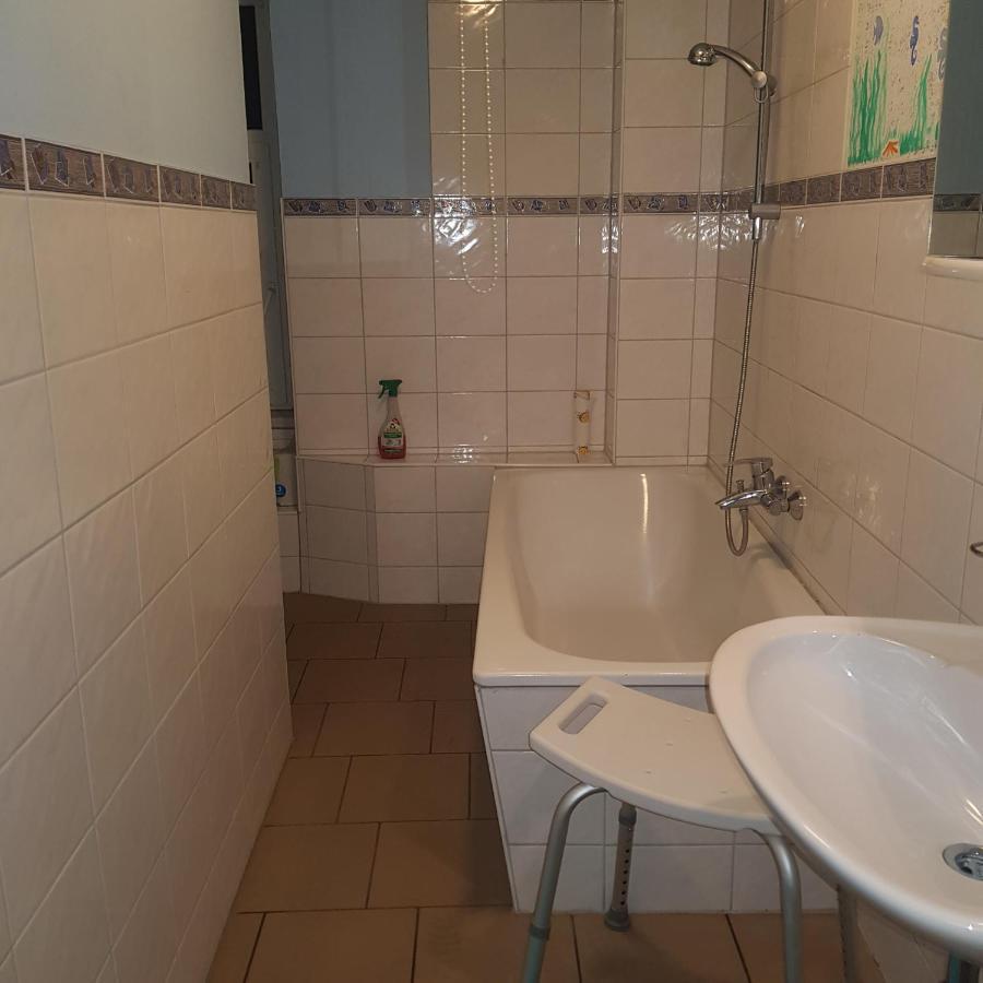 Ferienwohnung Wettin Am Petersbrunnen Экстерьер фото