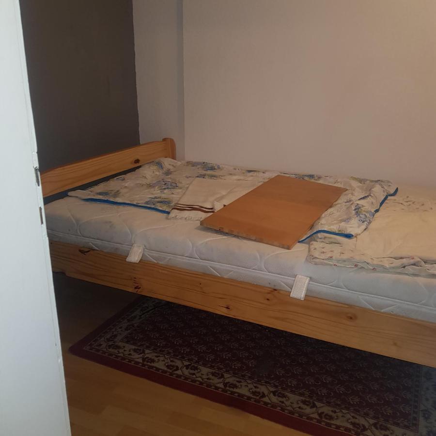 Ferienwohnung Wettin Am Petersbrunnen Экстерьер фото