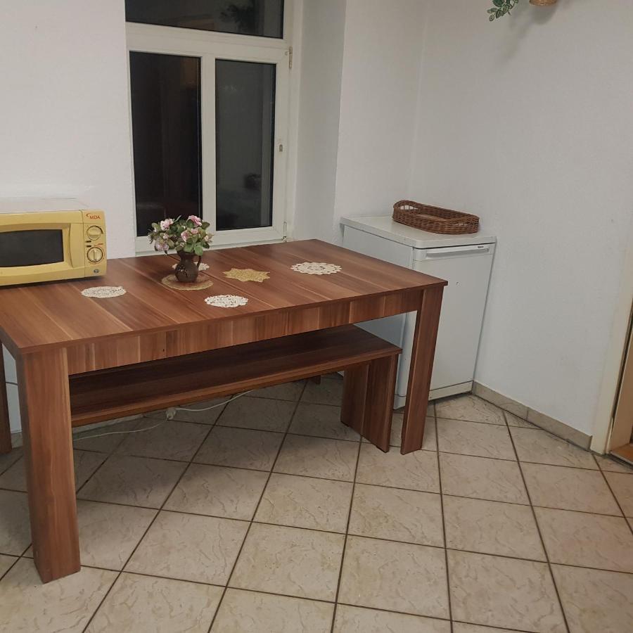 Ferienwohnung Wettin Am Petersbrunnen Экстерьер фото